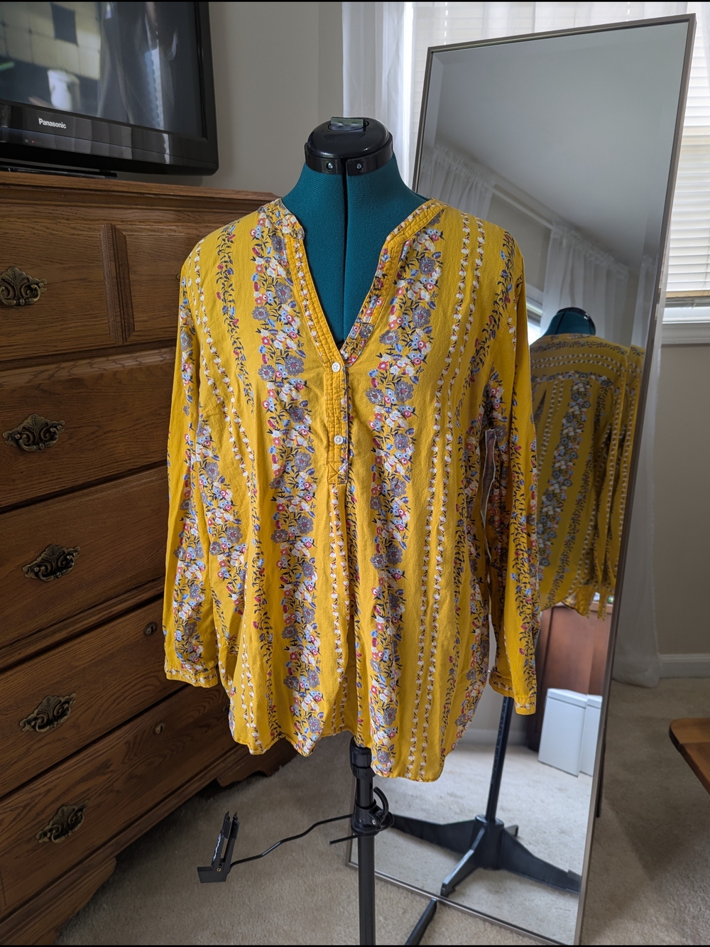 Old Navy Yellow Floral V-Neck Button Front Blouse